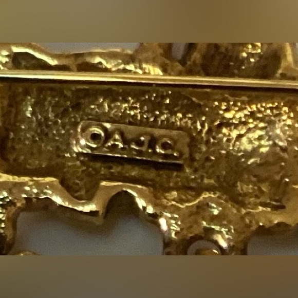 Vintage Cat Brooch With Charms - Picture 5 of 5